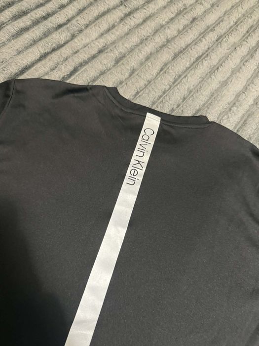 Тениски на Calvin Klein