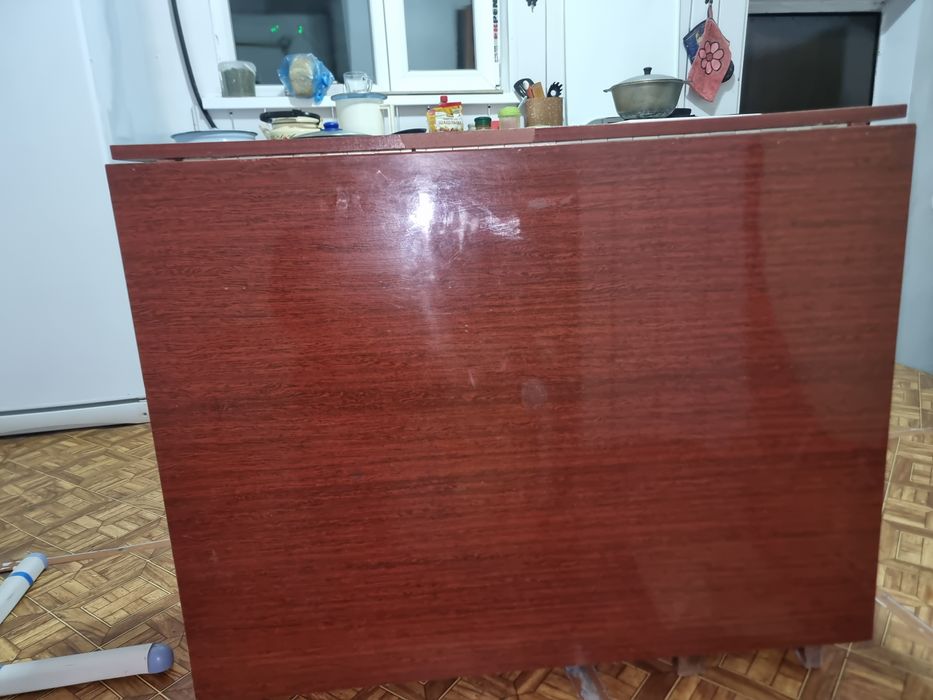 Продам комод и книжка стол стулья ,шкаф