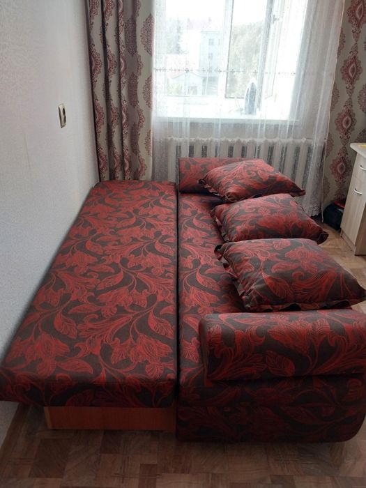Диван софа. Бордовый