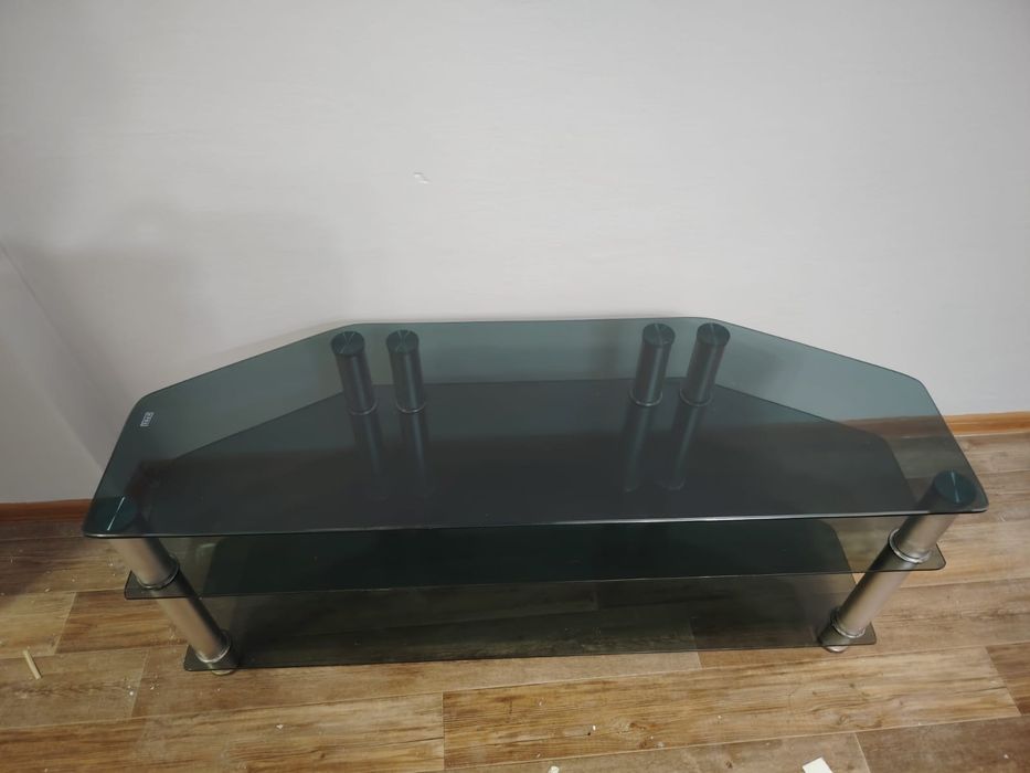 Стеклянная тумба под телевизор даром!!!