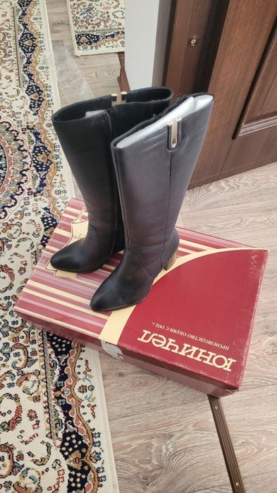 Аяқ-киім сатылады!