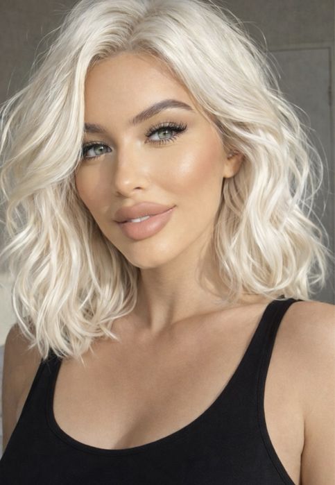 Peruca blond deschis - usor ondulata