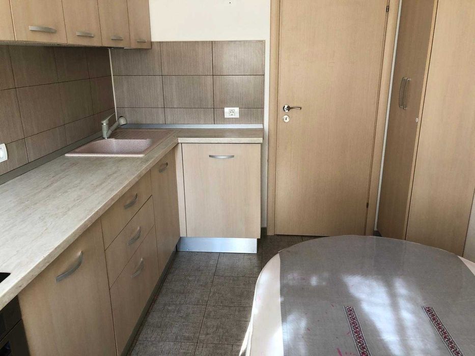 Inchiriez apartament 3 camere decomandat