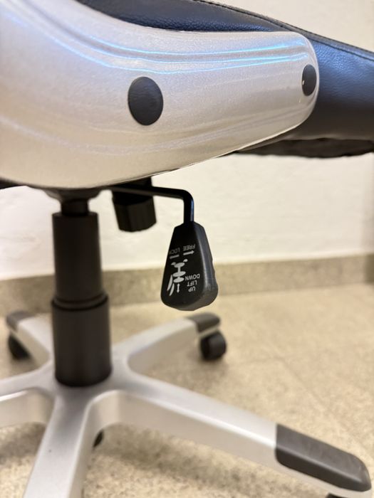 Офис кожен стол с механизъм