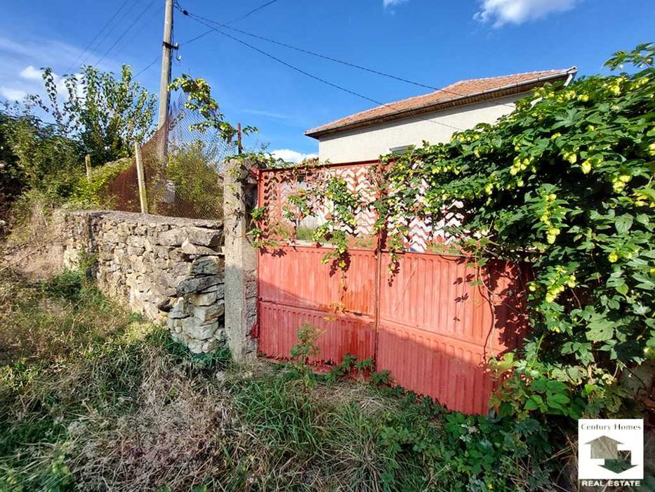 175095 Едноетажна къща за продажба, с равен двор в с. Добромирка