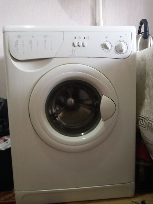 Indesit kir yuvish moshinasi 63T