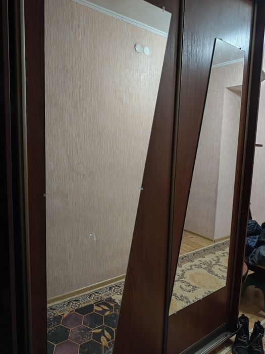 Продается шкаф-купе в прихожую