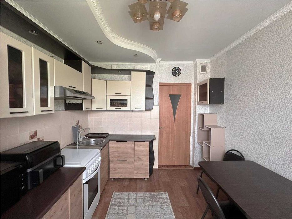 Продам 4-ком квартиру  Степной-1.