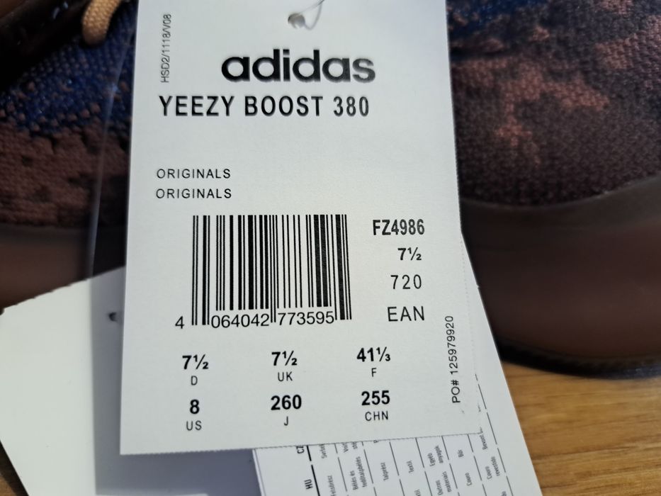 Yeezy Boost 380 Azure , marimea 41 1/3 , noi 100% originali.