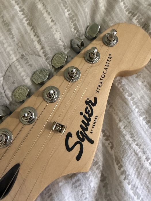 Squier by Fender Stratocaster