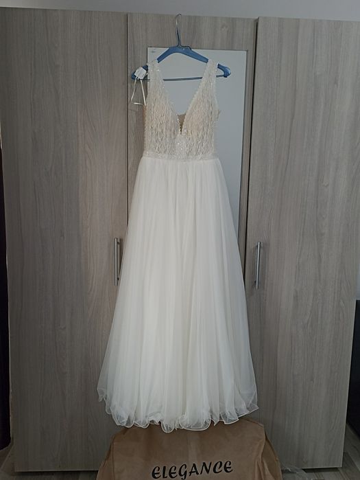 Rochie de mireasa .