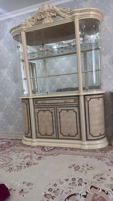 Продаю диван, стол и так далее