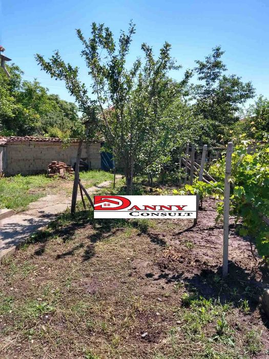 Двуетажна къща в с. Овча могила