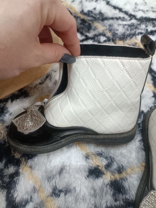 Продаются детские ботинки