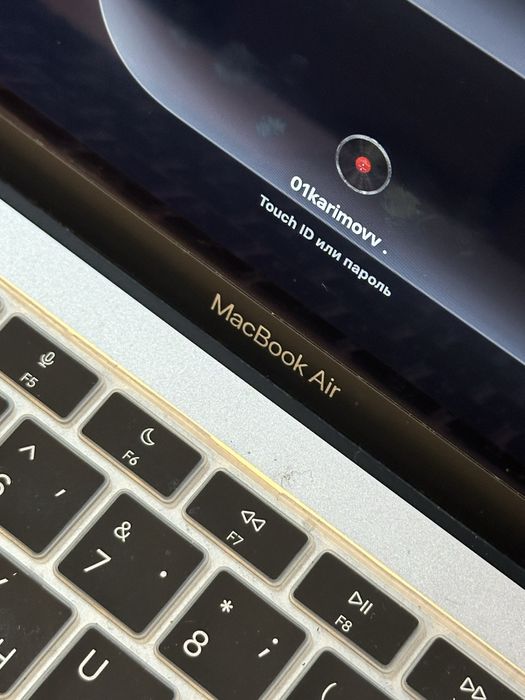 MacBook Air M1 13 inch 8/128 gb