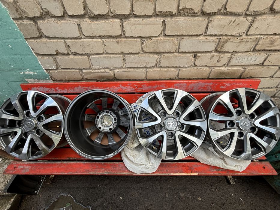 Комплект титановых дисков r17 тайота