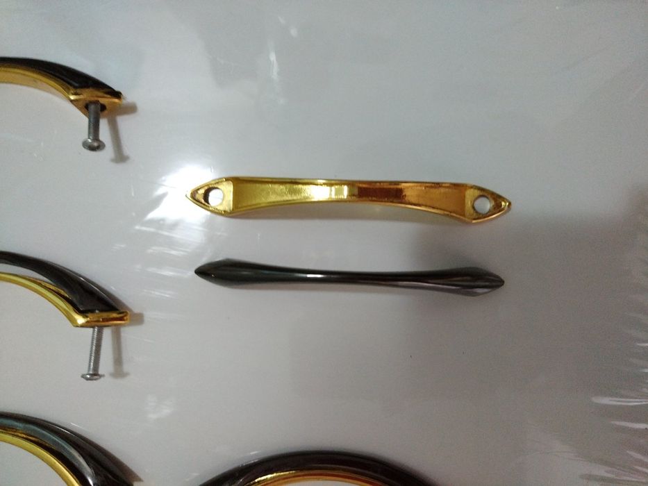 Дръжки за мебели