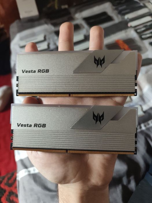 Acer Predator Vesta RGB DDR4 16GB(2x8GB] 3600Mhz
Neo DDR5 32GB(2x1
