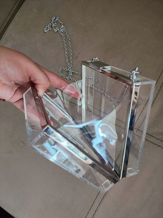 Дамски чанти - кокетно допълнение към тоалета Ви