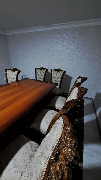 12 стульев и 1 стол