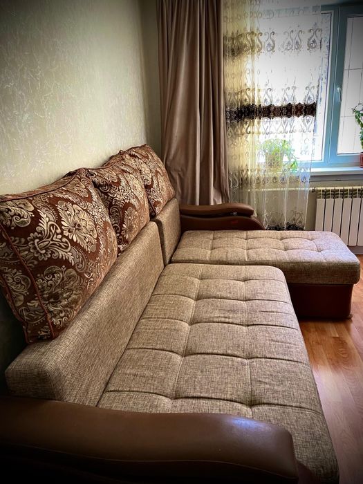 Продам диван раскладной.