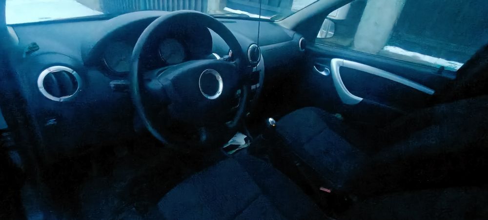 Vand logan  mcv 1,6  16 v 7 locuri , an fab 2010 , stare buna