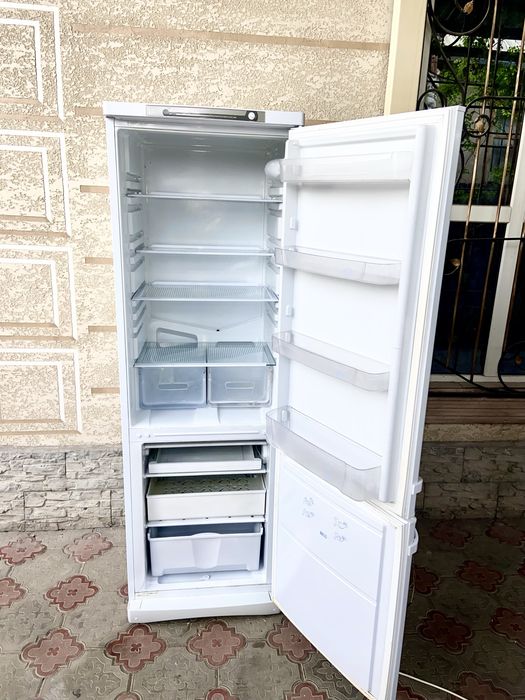 Продам холодильник Индезит рабочий 100%