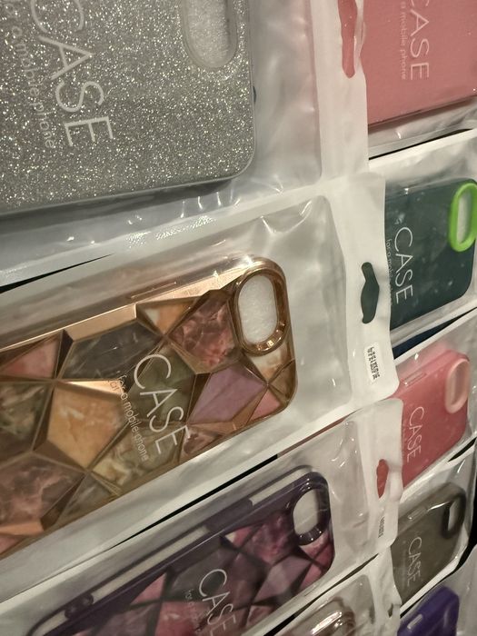 iPhone 16e  различни силиконови гърбове