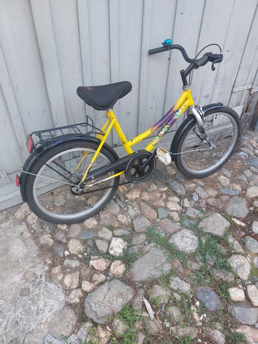 Vând bicicleta de copii roti de 20