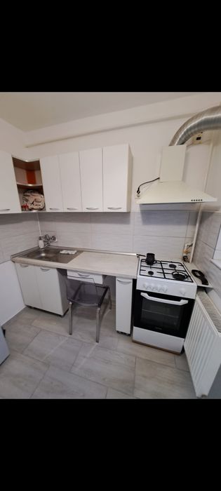 Închiriez garsoniera  in ploiești  zona Sud  /democrație