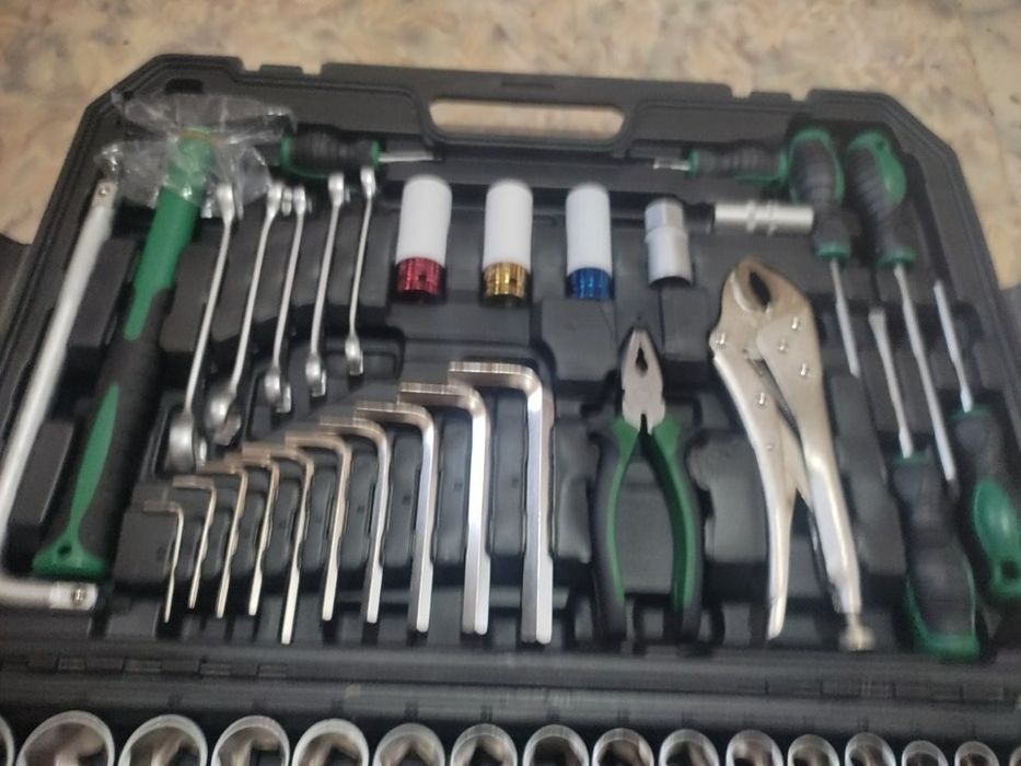 Продам набор инструментов новый