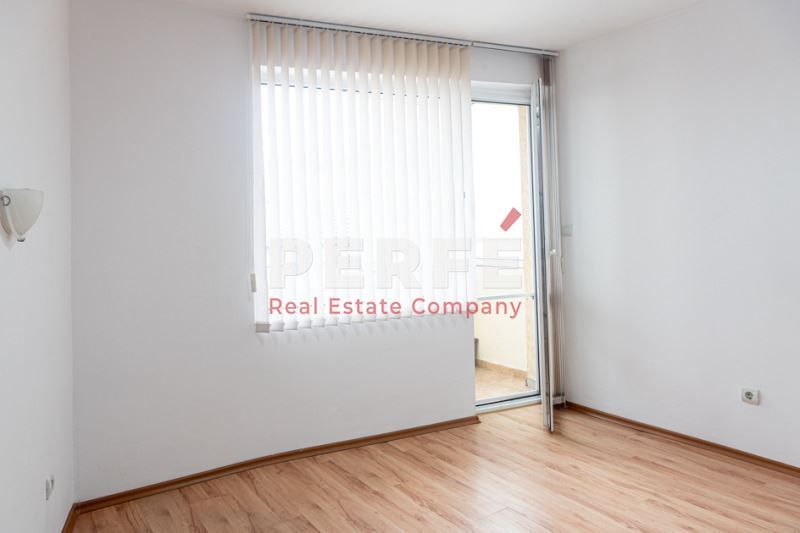 Дава се под наем Двустаен апартамент в Бургас, Център - 65 кв.м за 350 € - Снимка #5