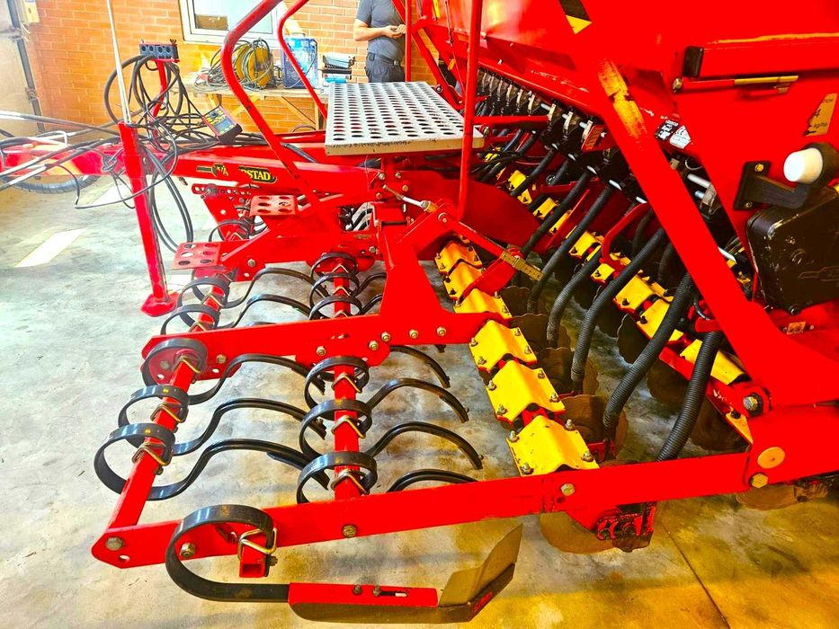 Semanatoare paioase cu fertilizare Vaderstad Rapid 400C an 2018 Kuhn