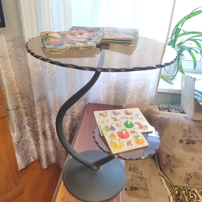 Декоративный столик