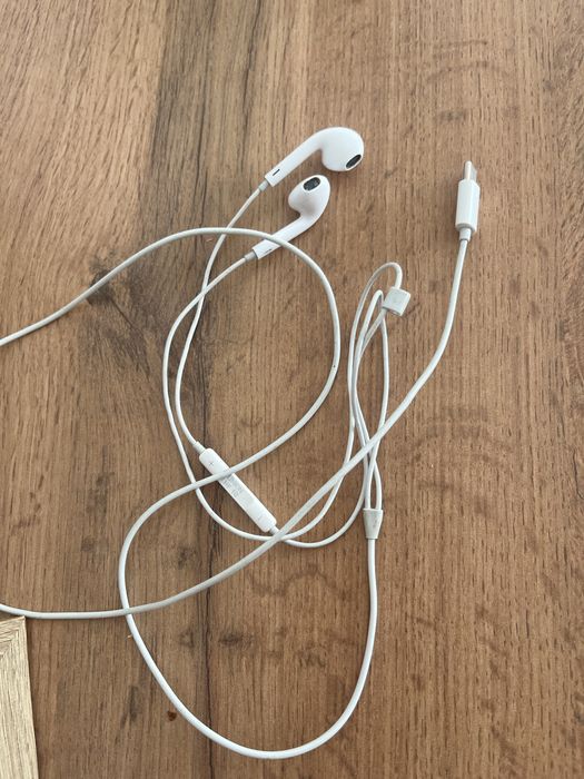 Продам проводные наушники для Iphone