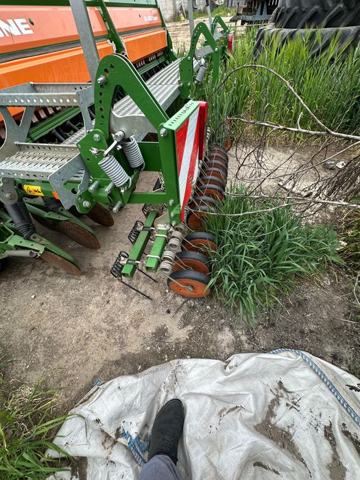 Semănătoarea păioase Amazone D9 4000 super 33 - an 2022 - second hand