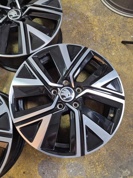 4 Jante Aliaj 5x112 17'' - 6.5J ET 52 - OEM VW Touran Tiguan Sharan Caddy Golf Passat T-Roc MODEL 2025  Skoda Yeti Superb Karoq Kodiaq Octavia  CA NOI