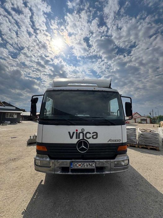 Utilitară Mercedes-Benz Atego 815 cu trapă hidraulică
