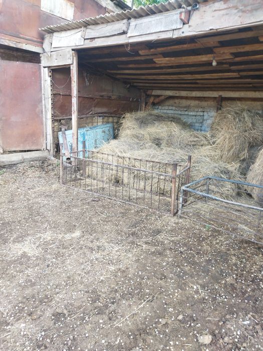 Железные емкости для сена,для зерна.