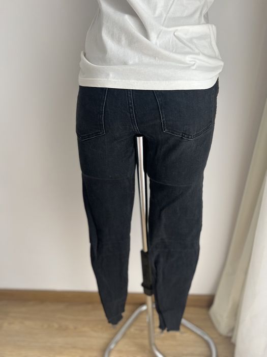 Vand blugi zara 34 cu lant lateral
