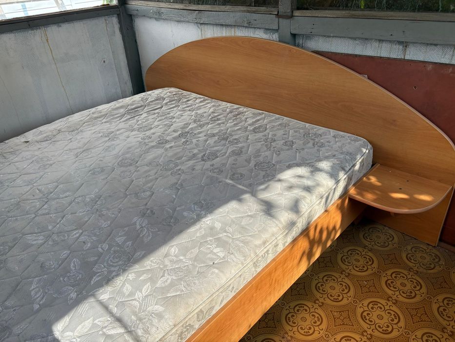 Продам кровать,без матраса