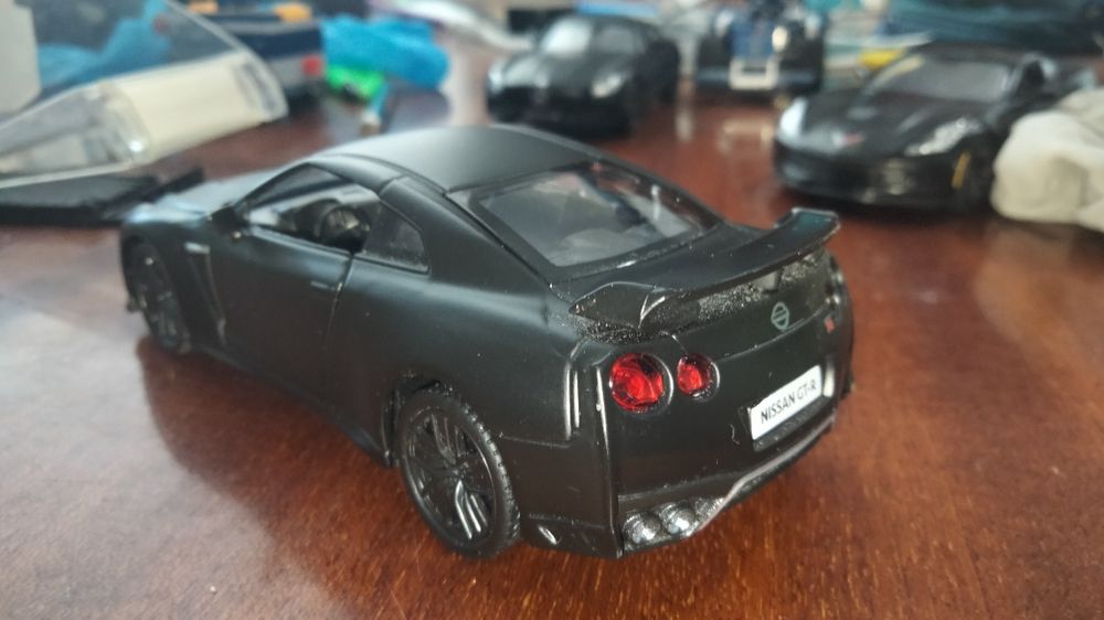 Срочно продаю игрушечные машинки