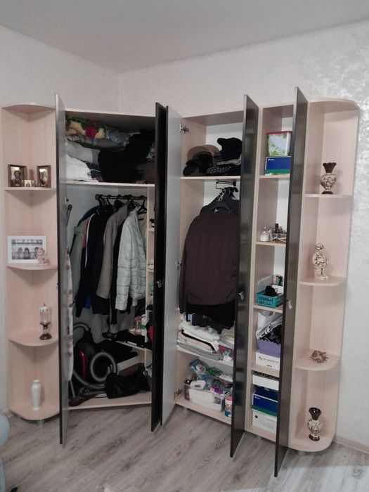 Продам шкаф угловой