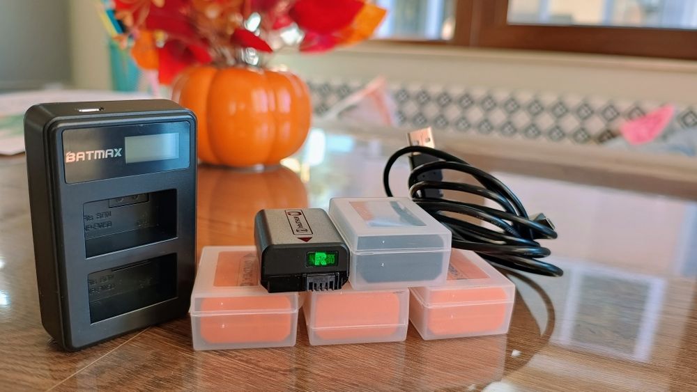 Sony A6000 + обективи и аксесоари