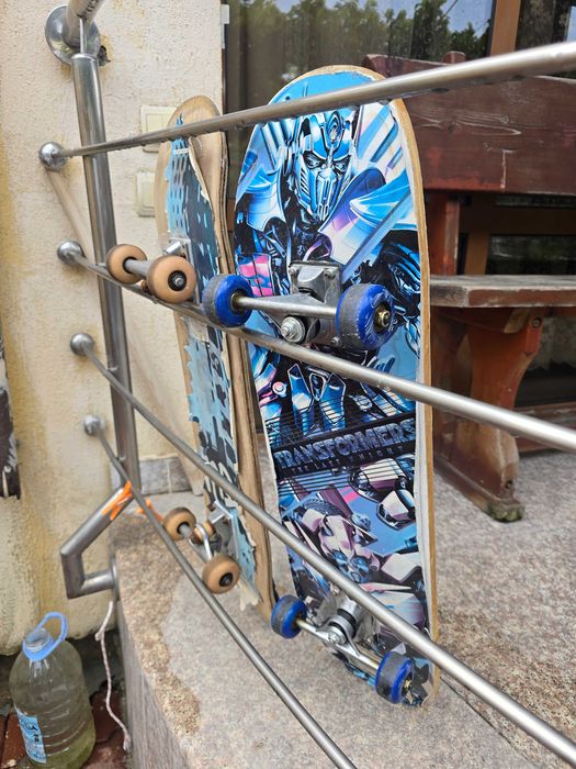 Skateboard, vand două bucati la 50lei