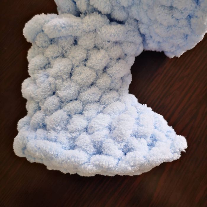 Бебешко ръчно плетено одеало