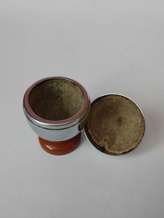 Затопляща поставка за варено яйце от хром и бакелит