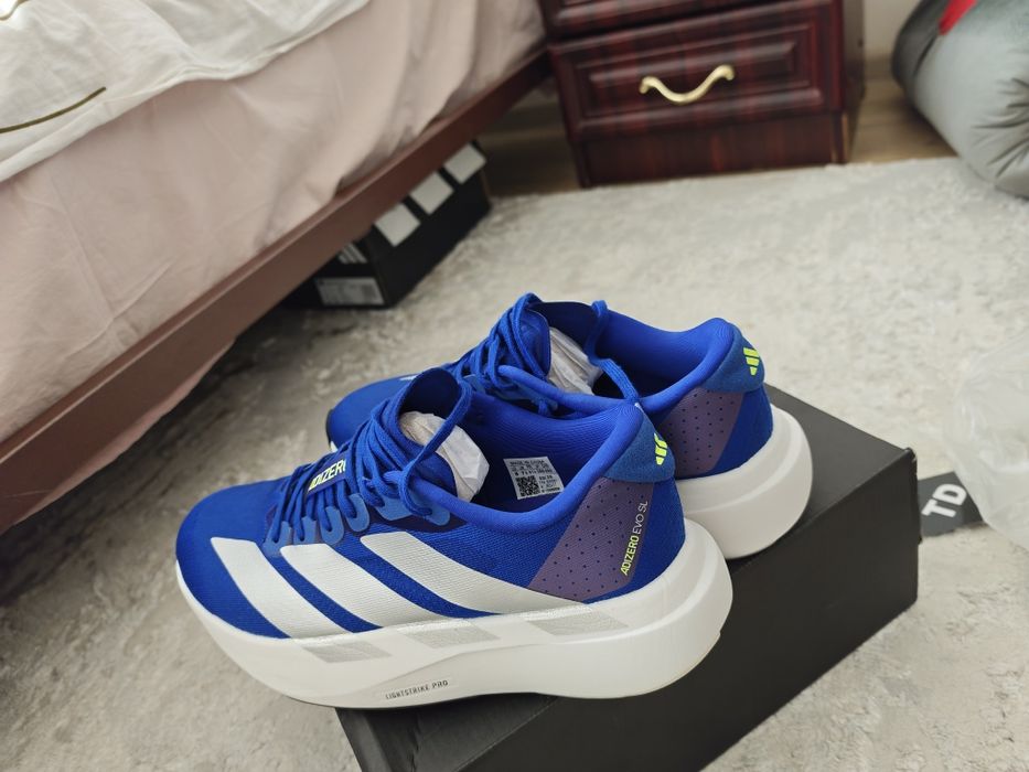 Кроссовки adidas 39 р