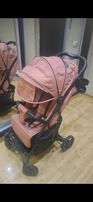 Продам детскую прогулочную коляску