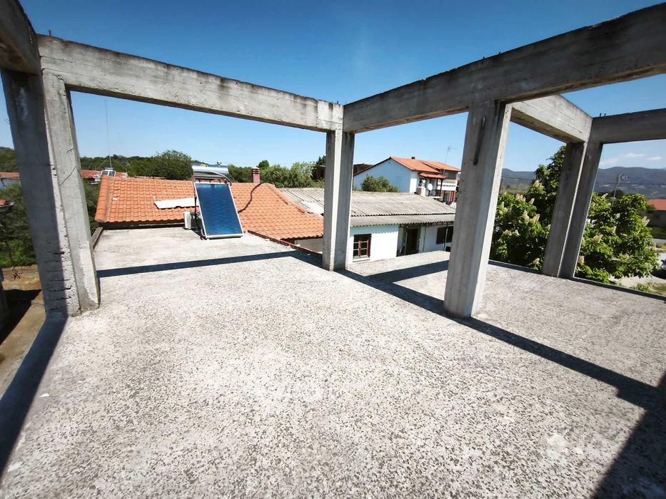 Продава къща 80 м2, апартамент 55 м2, строеж 77 м2, склад 30 м2 с двор 575 м2 в Кердилия, Гърция